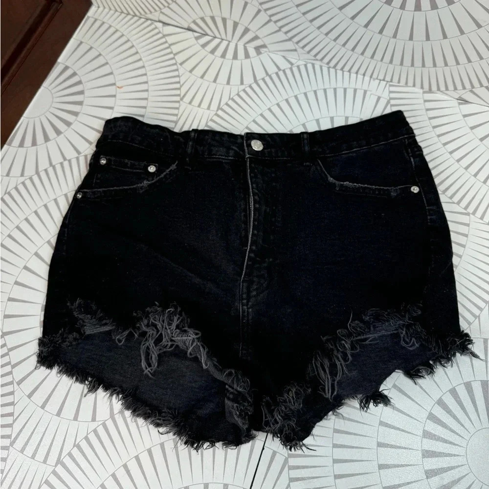 Zara Women’s Black Jean Shorts Size 12 Rough‎ Hem 2-3 inch inseam